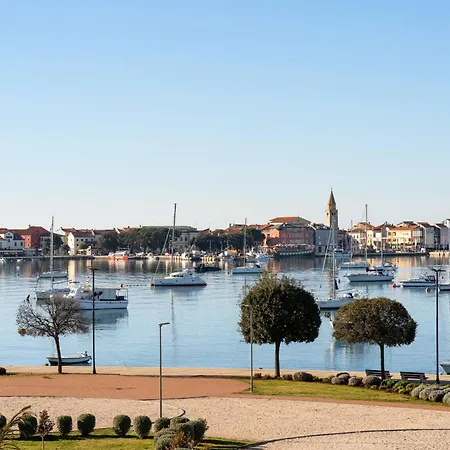 Garden Palace 228 * Umag